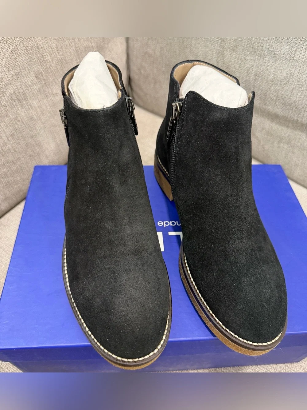 New Italeau Foliana Women’s Black Suede Side-Zip Ankle Booties size 37.5/ size 7